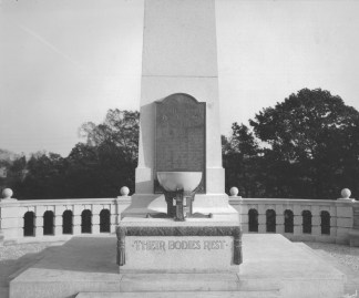 World War I Memorial Morris Goodkine Bridge Closeup Home News George Pound 1961 05